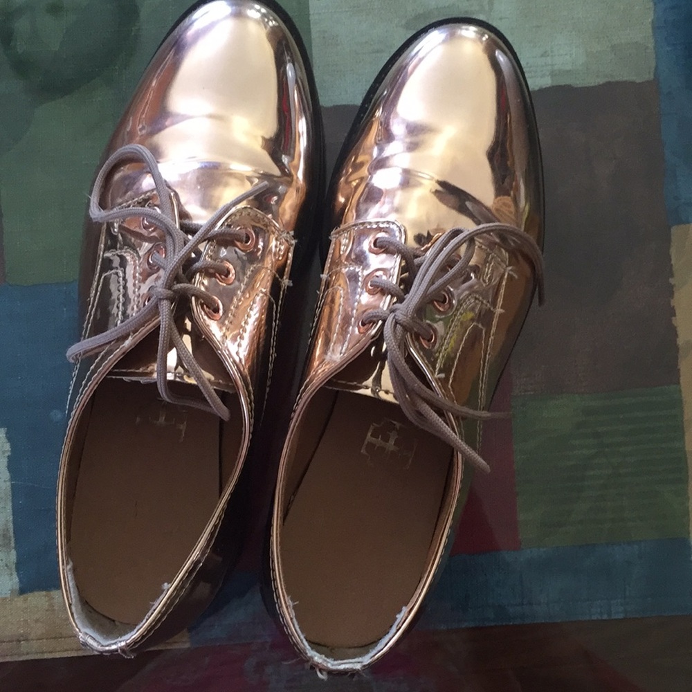 Shoes - Picture 8 of 9